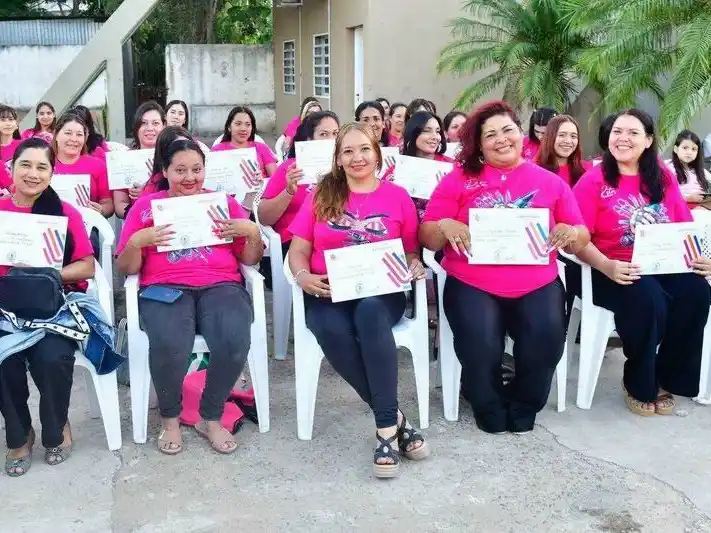 Fundación Formosa Crece: gran número de 
mujeres recibió certificados de capacitación