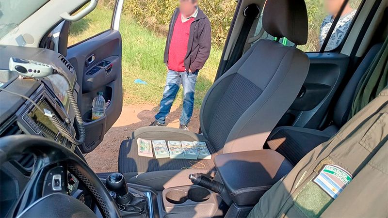Viajaba con 42.500 dólares y se los incautaron