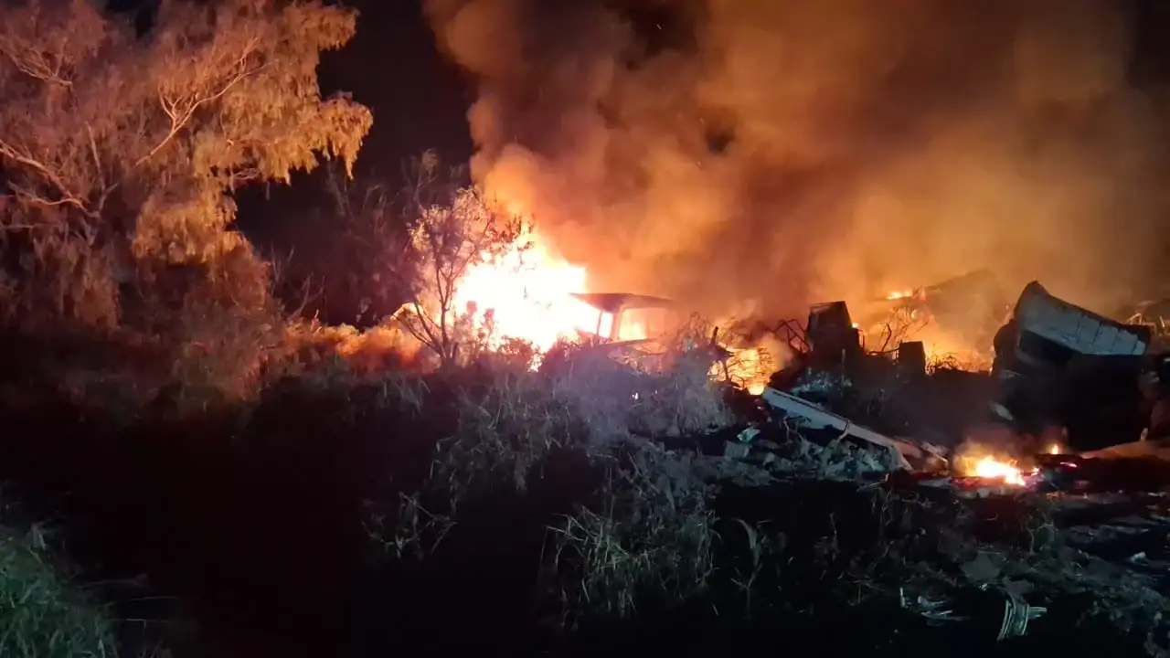 Impactante incendio en el Centro de Compostaje de Morteros: trabajaron dos dotaciones de Bomberos - 1