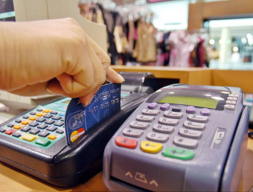 Más tarjeta, menos consumo: casi la mitad de los argentinos usa crédito para comprar alimentos