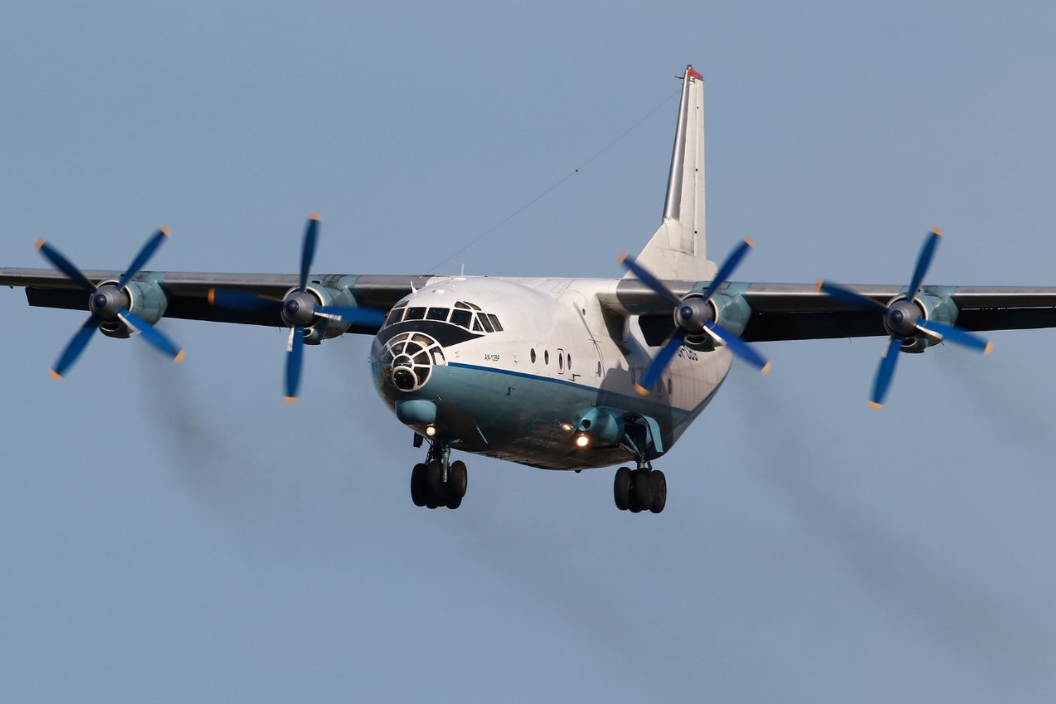 Un Antonov An-12 de 59 años vuela rumbo a Paraguay