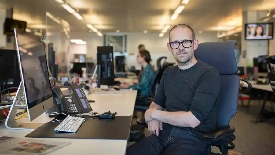 Chris Moran: “La audiencia no debe dictar el contenido, ni los periodistas aumentar clics porque sí”