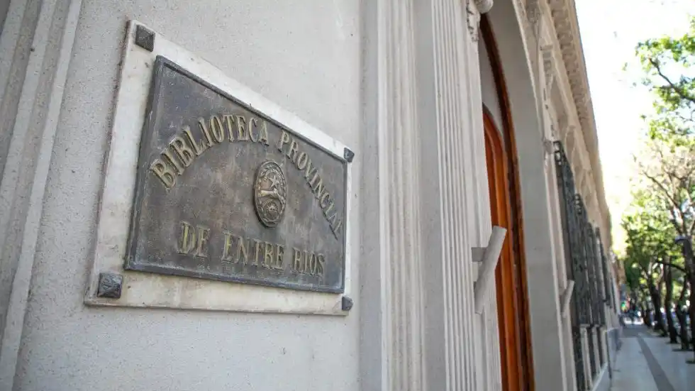 La Biblioteca Provincial celebra sus 51 años con una entrega de premios y la recuperación de su patio-jardín