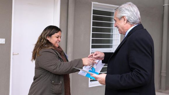El Presidente anunció medidas  para mejorar salarios y pidió  cuidar “la paz social”