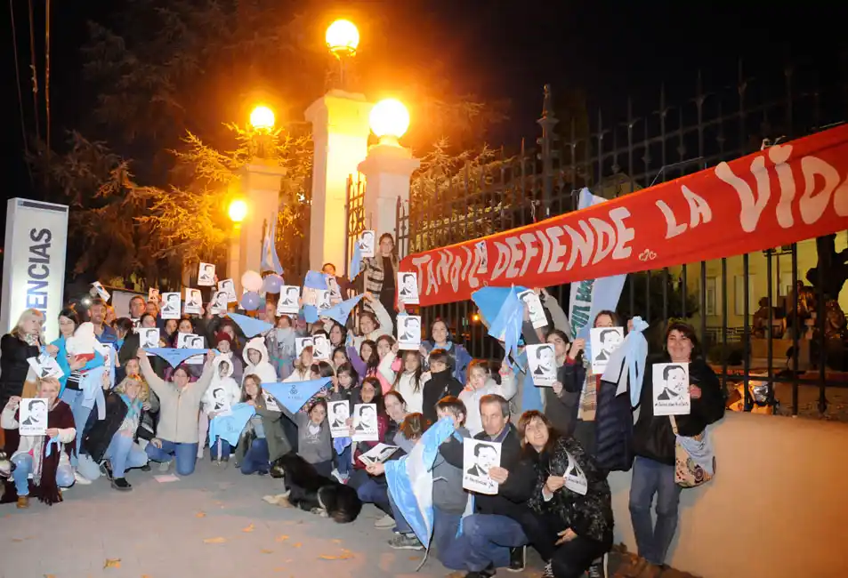 Tandilenses se movilizaron bajo el lema “salvar vidas no es un delito” 