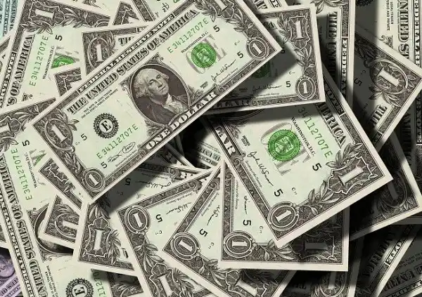 El dólar cerró en baja la primera semana del año