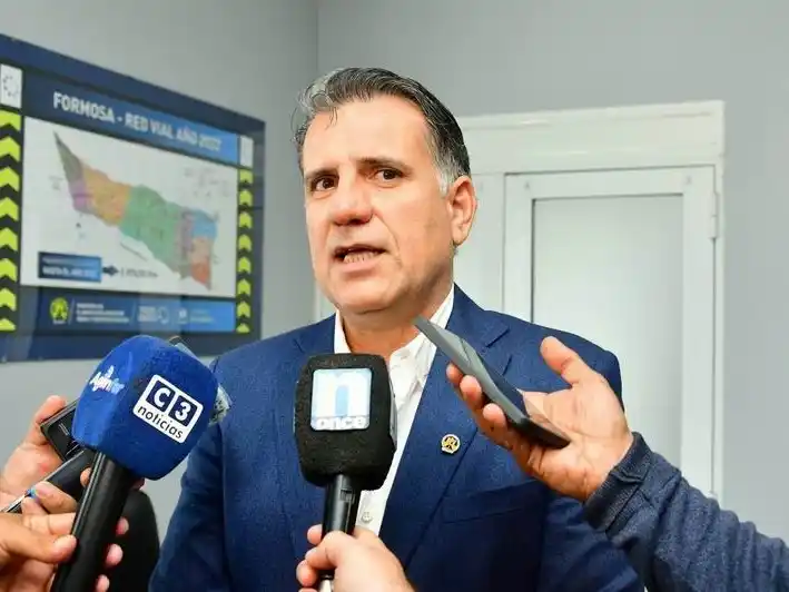 Vialidad Provincial continúa trabajando en
zonas rurales y urbanas en toda la provincia