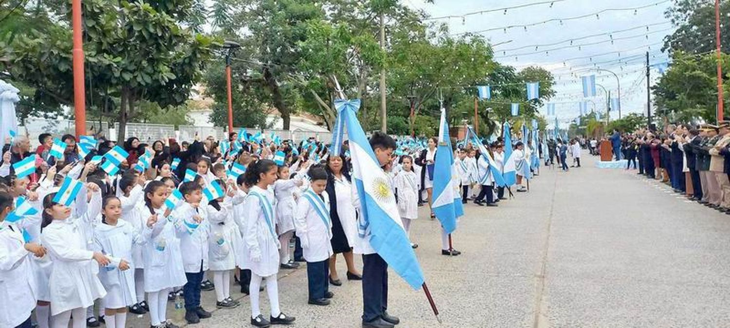 Alumnos clorindenses concretaron su 
promesa de lealtad a la Bandera Nacional