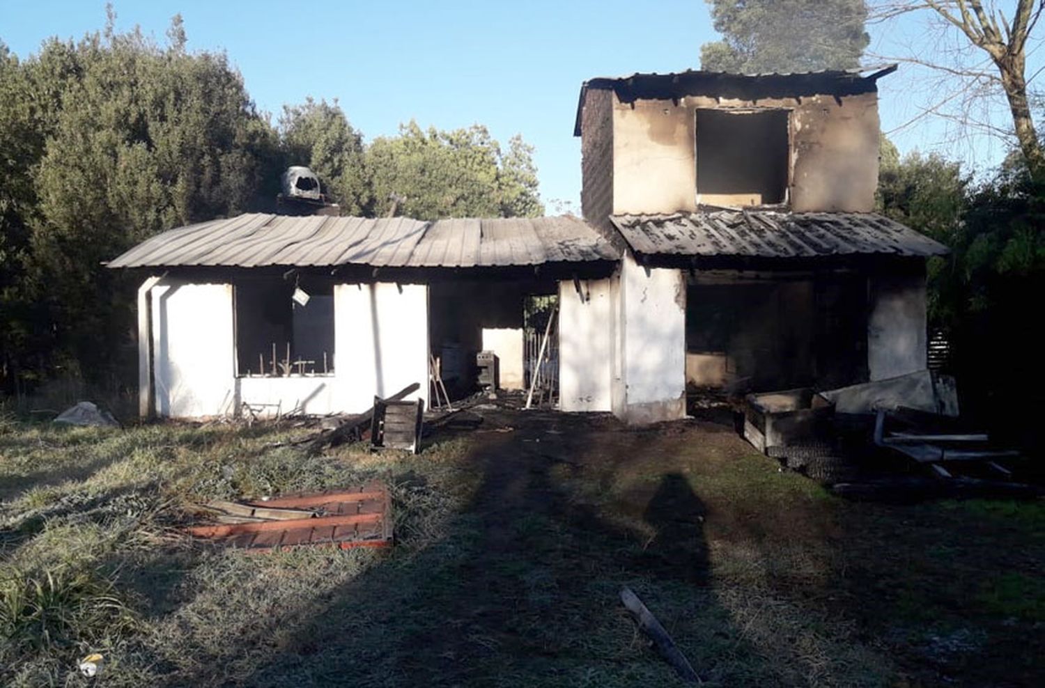 Un hombre murió calcinado en su casa del barrio Las Dalias