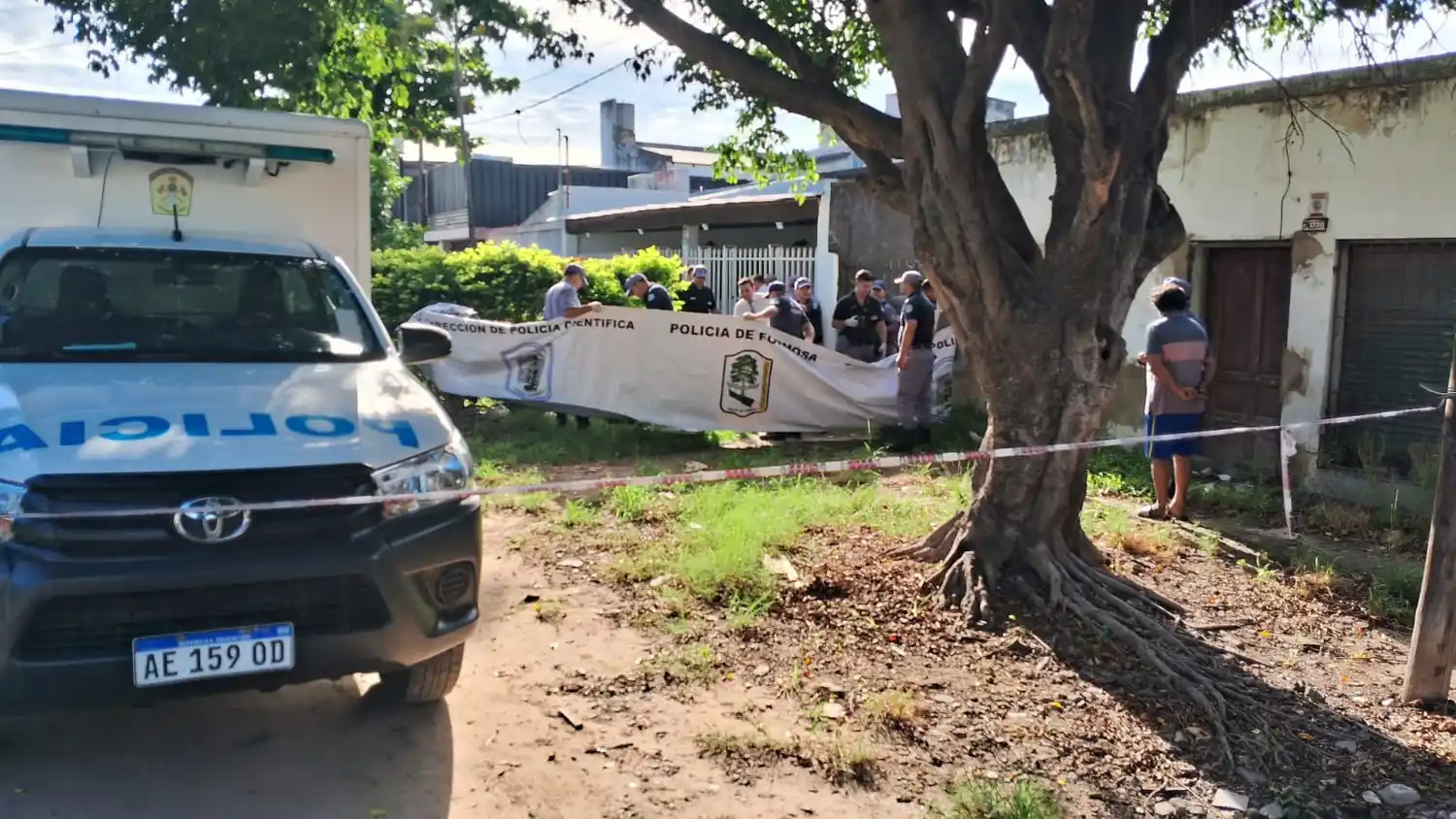 Hallaron a un hombre muerto y detuvieron a tres personas en el barrio San Pedro