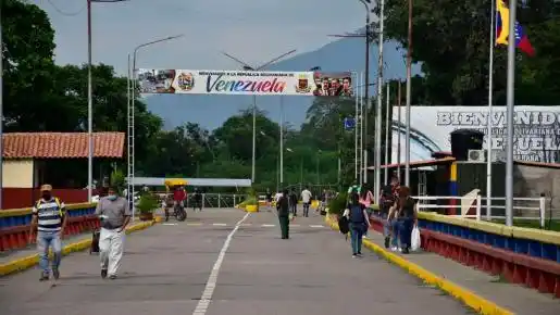 ¿Y EL FAVORECIMIENTO DE LAS RELACIONES CON COLOMBIA? Ureña tiene paralizada en un 80% la actividad industrial