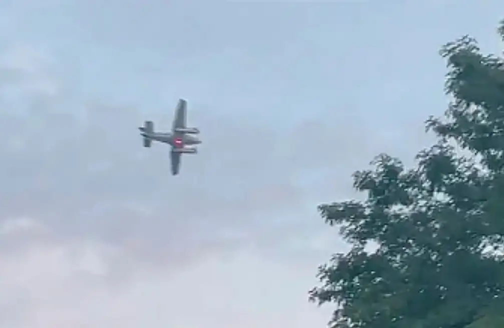 Estados Unidos: un piloto intentó estrellar su avioneta contra un centro comercial