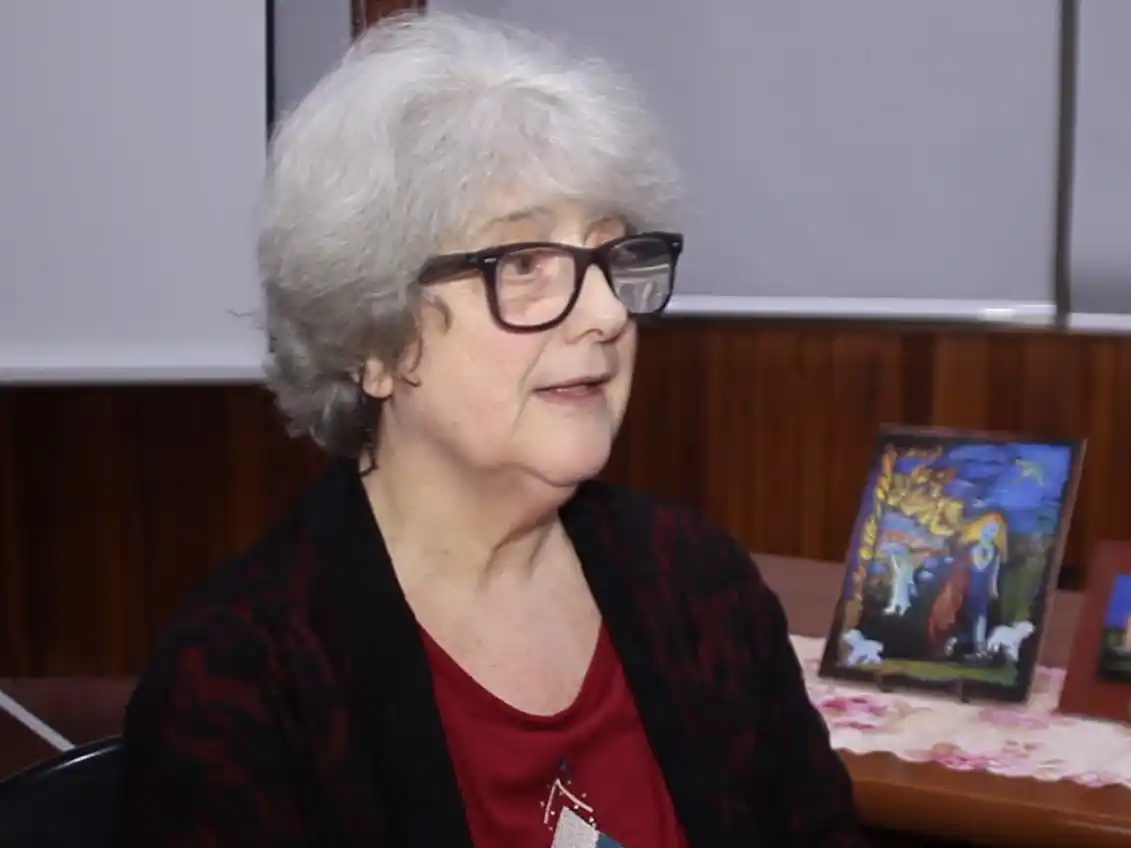 Emotiva presentación del libro “Cuentos +, cuentos -” de María Elena Pastorini