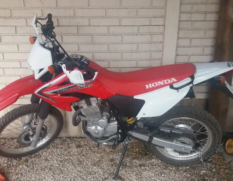 Robaron una moto de un domicilio de Artigas al 400 tras romper cuatro candados