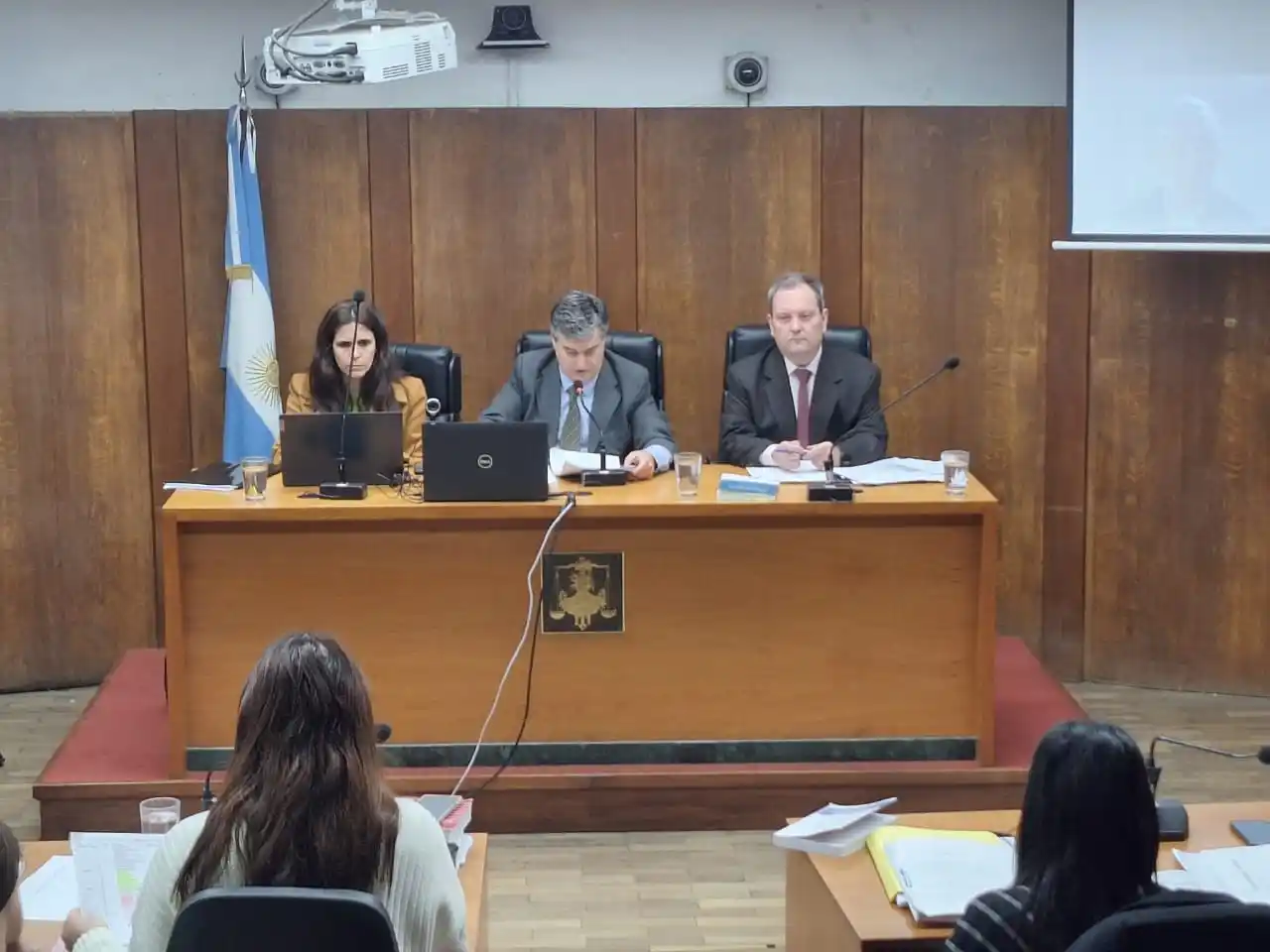 El tribunal del juicio: Mariana Vidal (izquierda), Aldo Baravalle (centro) y Mauricio Clavero (derecha). Foto: Sur24.
