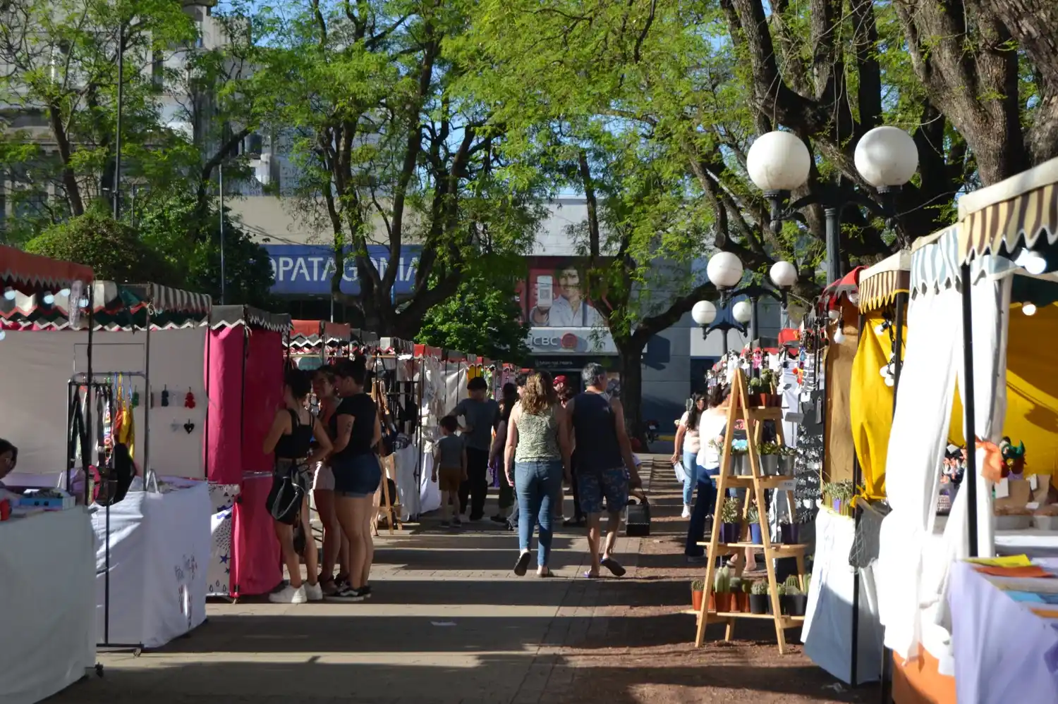 Fin de semana con una nueva edición de Plaza Feria a la Plaza 25 de Mayo