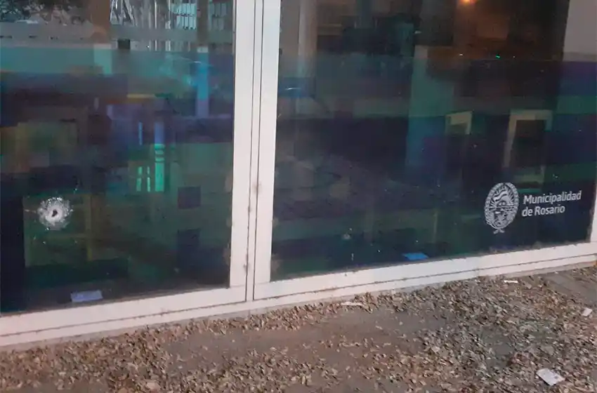 Atacaron a balazos el Distrito Sur y dejaron una nota para Guille Cantero y Los Monos