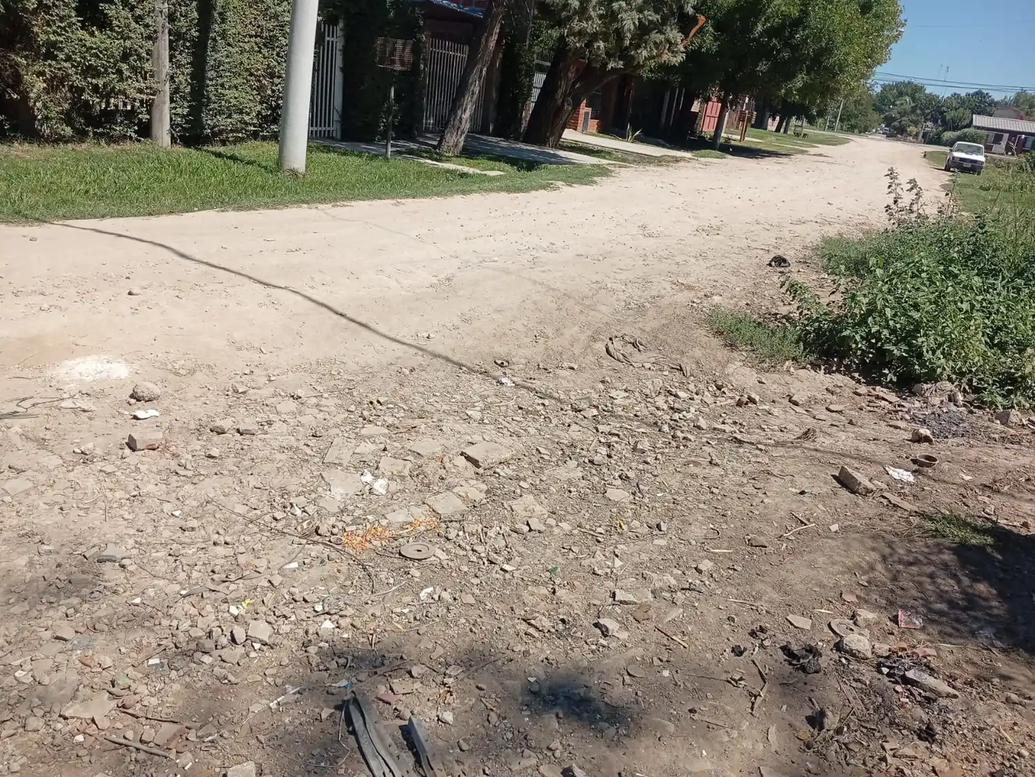 Envianos foto o video de la calle más olvidada al 3329 47 9958.