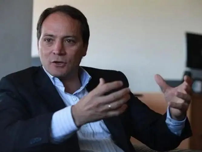 Senador Carlos Espínola.