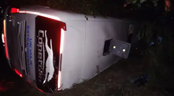 Volcamiento de autobús que iba de Maicao a Bogotá dejó tres muertos y más de una veintena de heridos