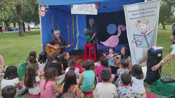 El Club de Leones organizó la “Aldea Navideña” en Chascomús con la participación de la Biblioteca Ambulante