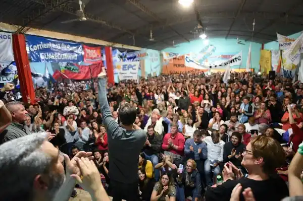 “La estafa macrista”, el eje del discurso de Kicillof a la militancia
