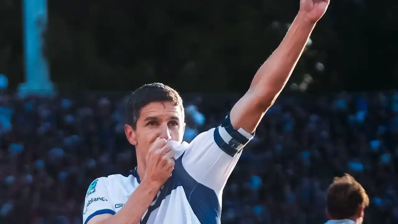 "Nacho" Fernández festeja el 2-0.