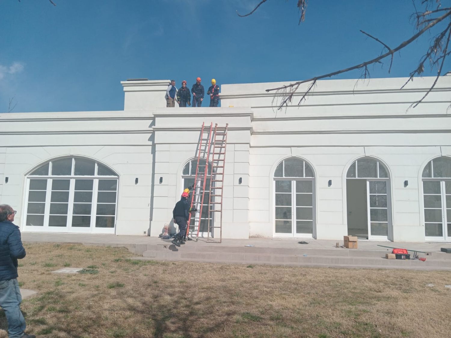 Un hombre de 60 años que trabajaba en altura, se descompensó debió ser rescatado.