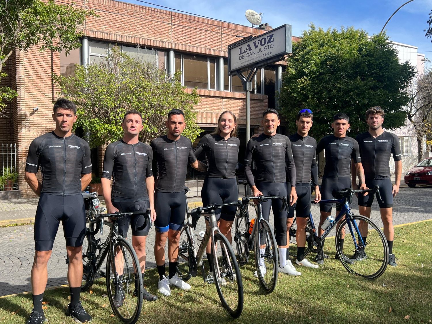 Los pedalistas son: Jennifer Francone, Maximiliano Almada, Lucas Morano, Rubén Venturini, Alejandro Ortiz, Federico Bay, Bruno Fernández y Nicolás Molinari.