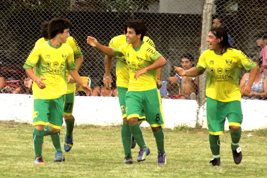 Unión del Suburbio y Central Entrerriano no se sacaron ventajas