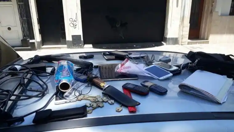 Rosario: Clausuraron una juguetería céntrica que vendía armas blancas