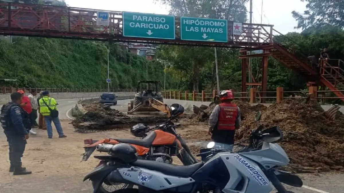¡HUECO CASI SE TRAGA CAMIÓN! Conozca las vías alternas de LA PANAMERICANA para conectar con Caracas