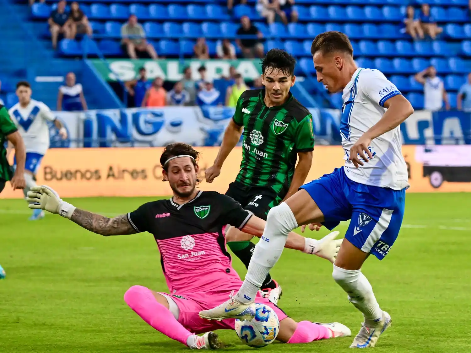 Vélez logró su primer triunfo en el certamen
