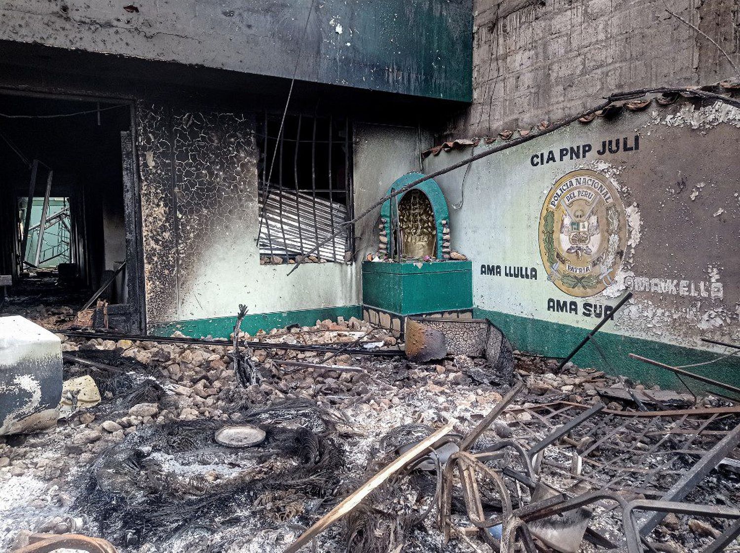 Un soldado muere ahogado y otros 5 desaparecen huyendo de manifestantes en Perú
