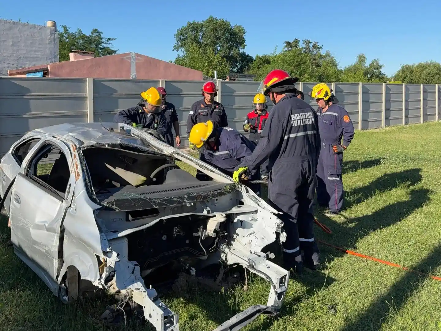 Bomberos Voluntarios realizaron una capacitación conjunta en rescate vehicular