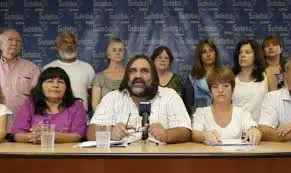 Tras el no llamado de la Provincia a paritarias, los gremios docentes analizan un paro general