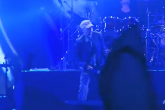 Otro tema más para recordar el show del Indio Solari en Tandil: Salando las Heridas