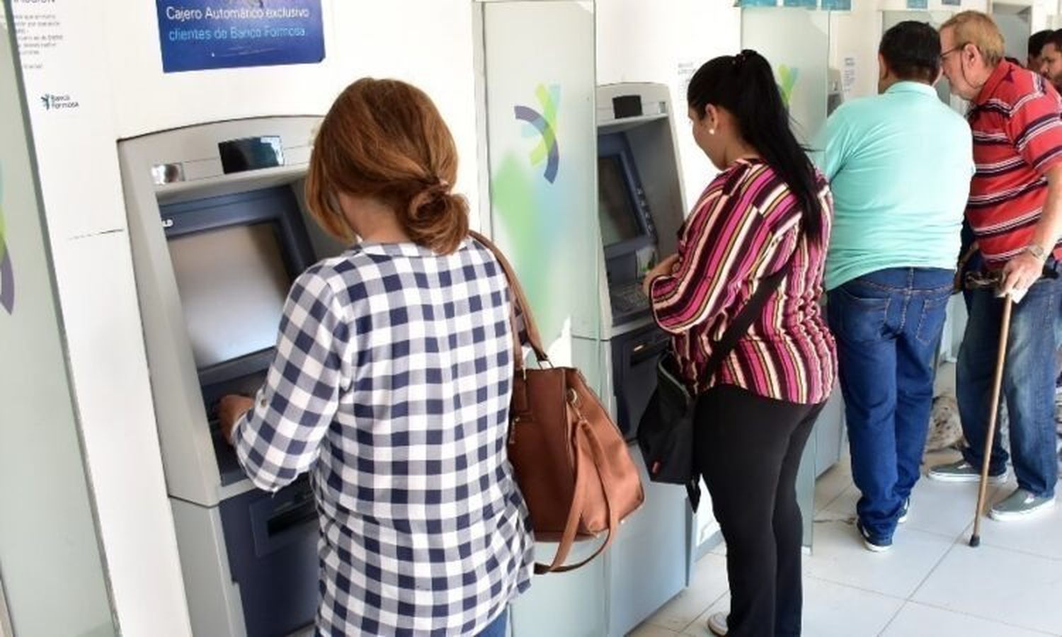Comienza el cronograma de pago de sueldos para estatales