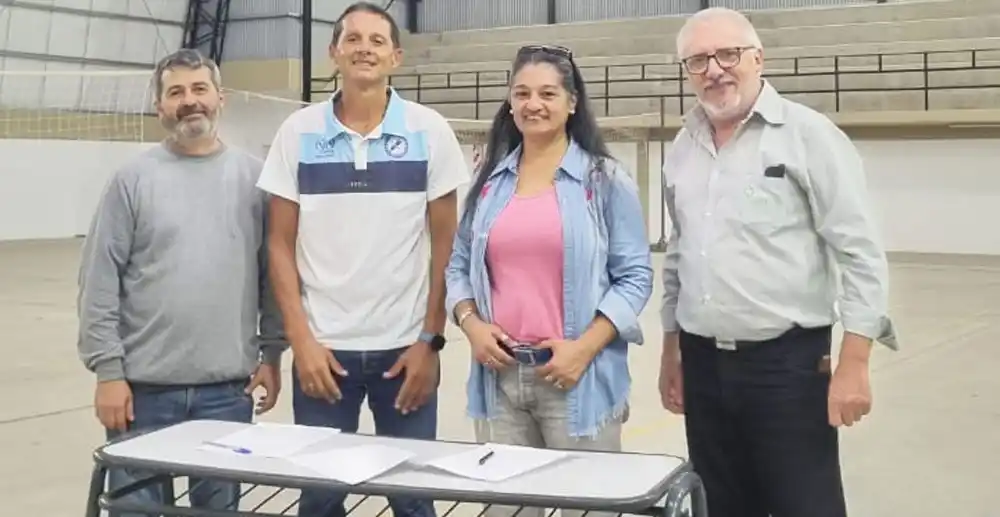 El Club Ferrocarril firmó un convenio con la Ex Comercio 1