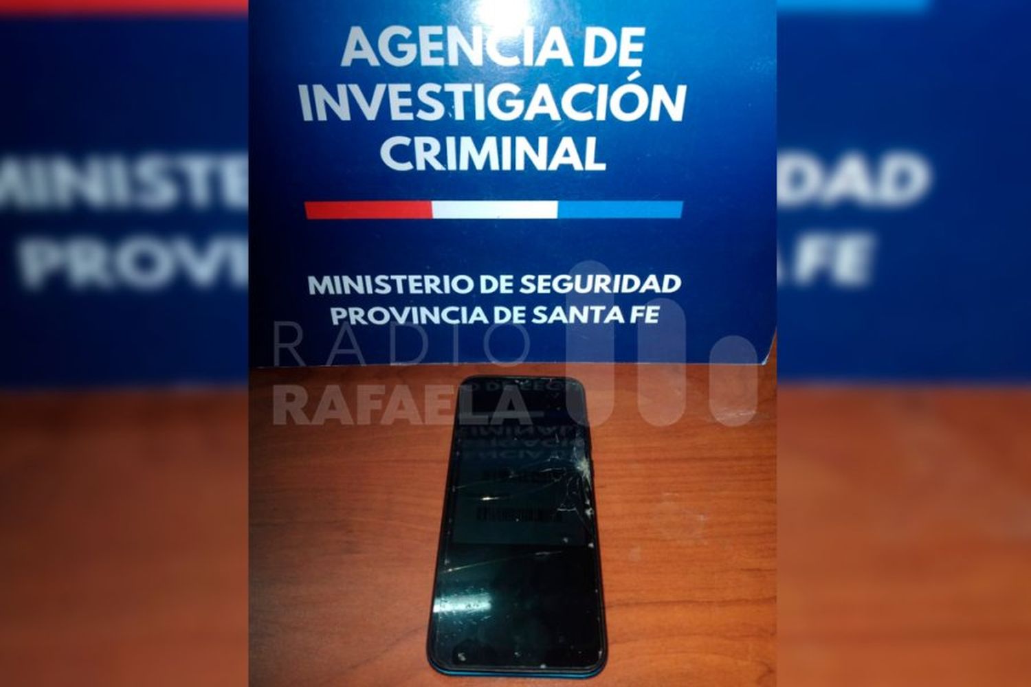 Le robó el celular a un chico de cuatro años mientras lo usaba en la vereda: lo recuperaron