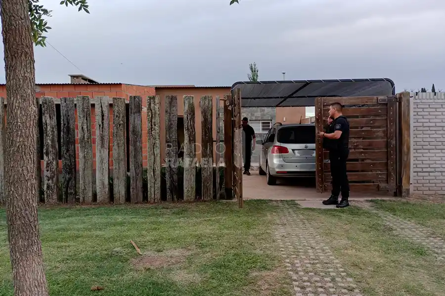 Podría haber sido una tragedia: un disparo al aire terminó impactando en el interior de una vivienda en la ciudad