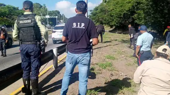 CADÁVERES EN CARACAS: hallan el de una joven baleada en la Cota Mil y otro de sexo masculino en riberas del Guaire