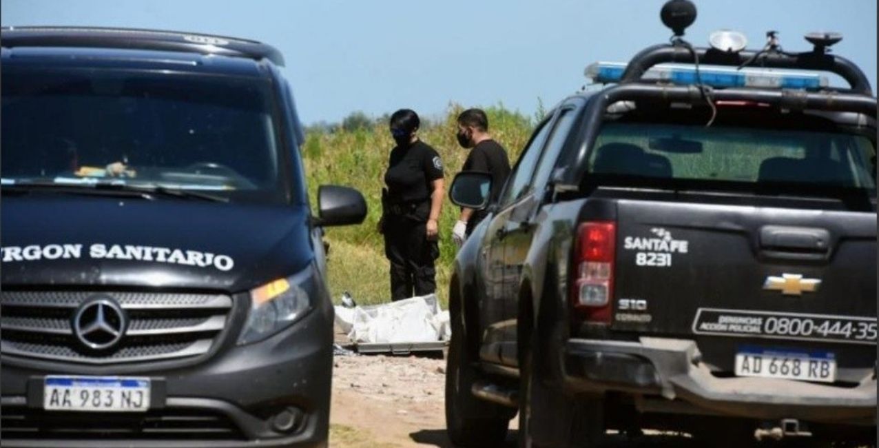 Triple crimen de Ibarlucea: una decena de allanamientos con detenidos