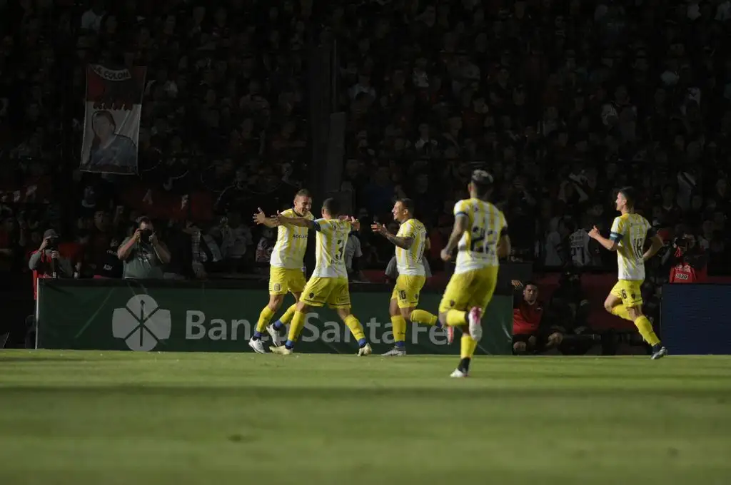 Rosario Central goleó a Colón en Santa Fe