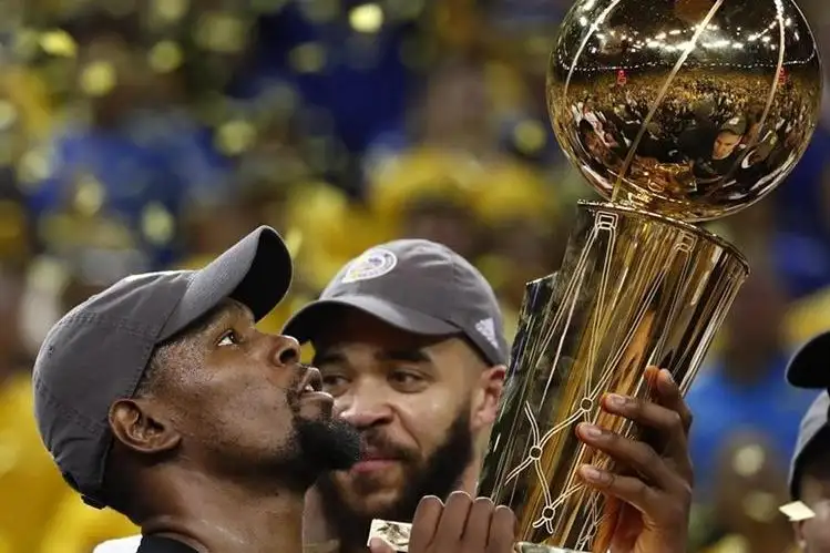 La dura historia de Kevin Durant, el campeón de la NBA