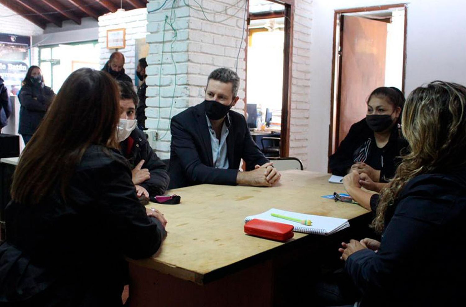 El gabinete productivo acercó las propuestas y programas a los vecinos Batán
