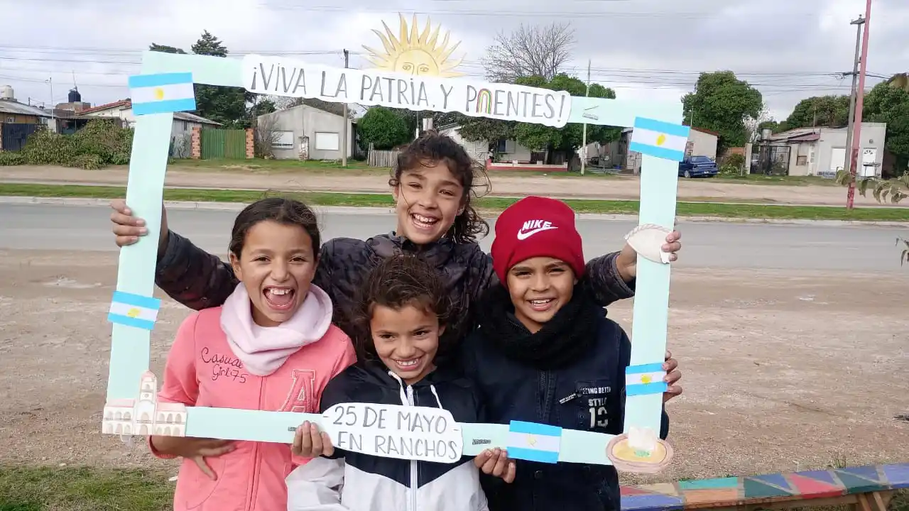 Jornada comunitaria de Puentes en la Infancia en el día de la Patria