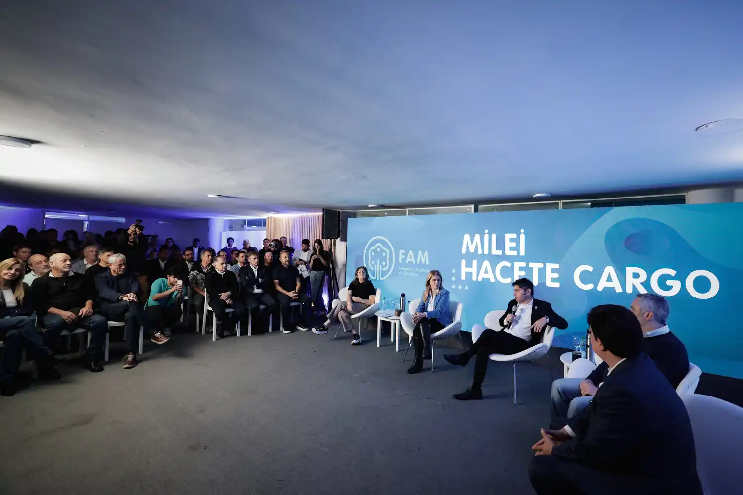 Kicillof con los intendents