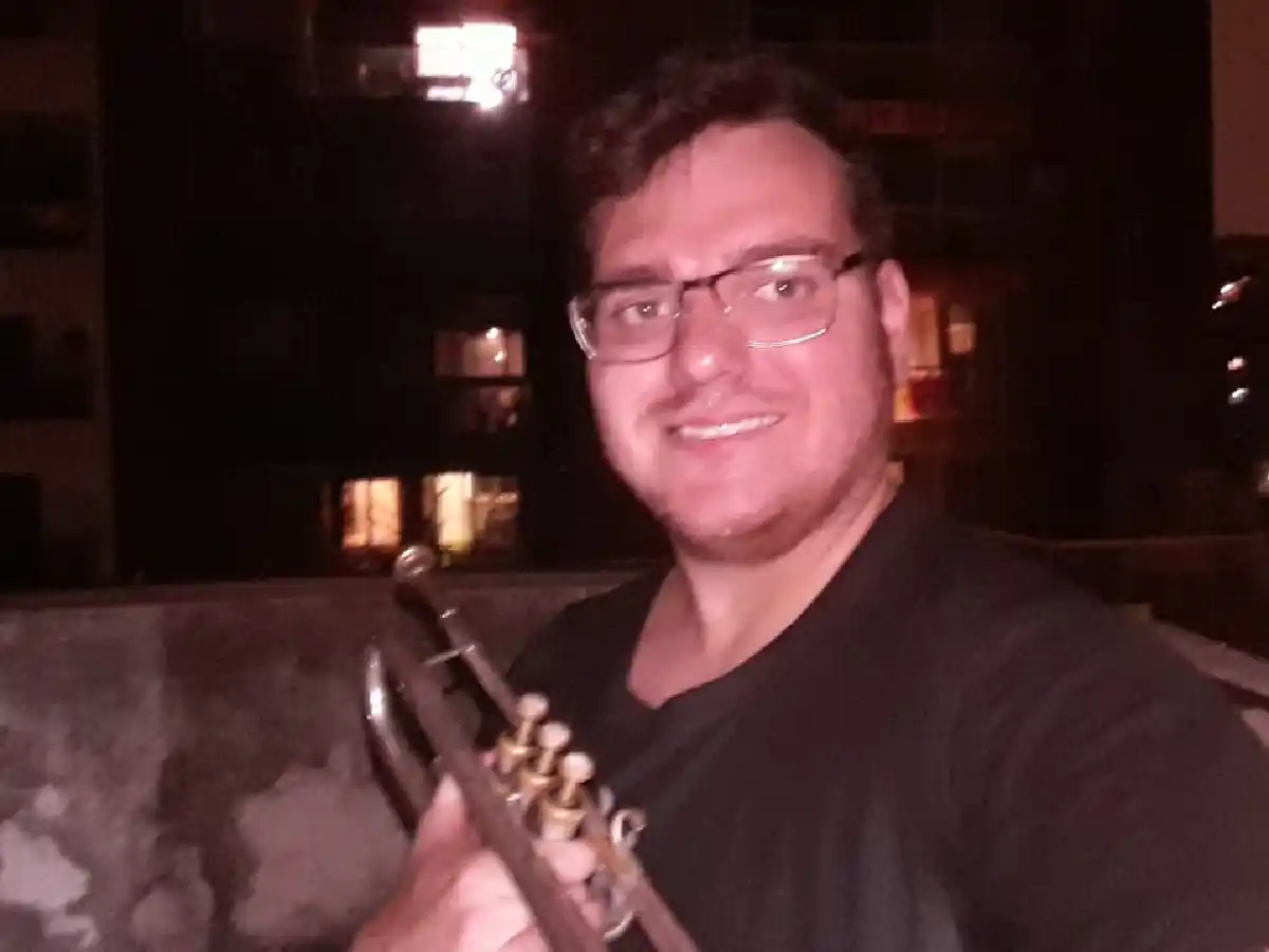 El músico de Porteña que emocionó a toda Nueva Córdoba