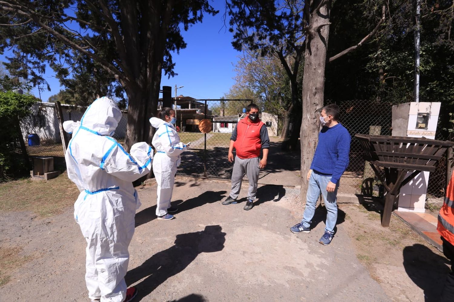 Esteban Echeverría: Gray supervisó obras, participó de entrega de alimentos y estuvo presente en Detectar